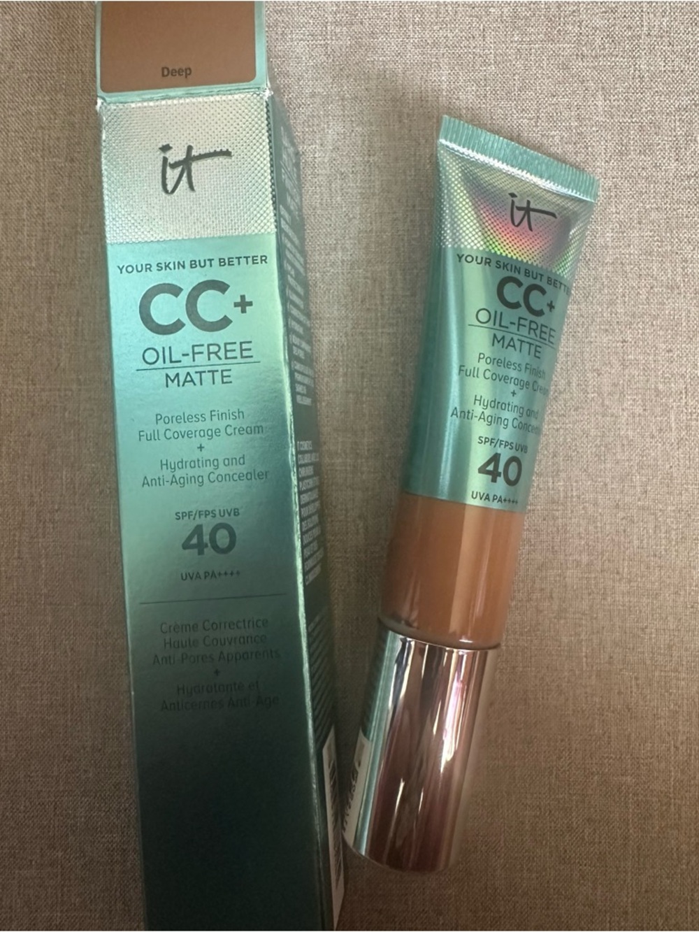 it cosmetics CC+ Oil-Free Matte CC Cream SPF 40 - Shade Deep